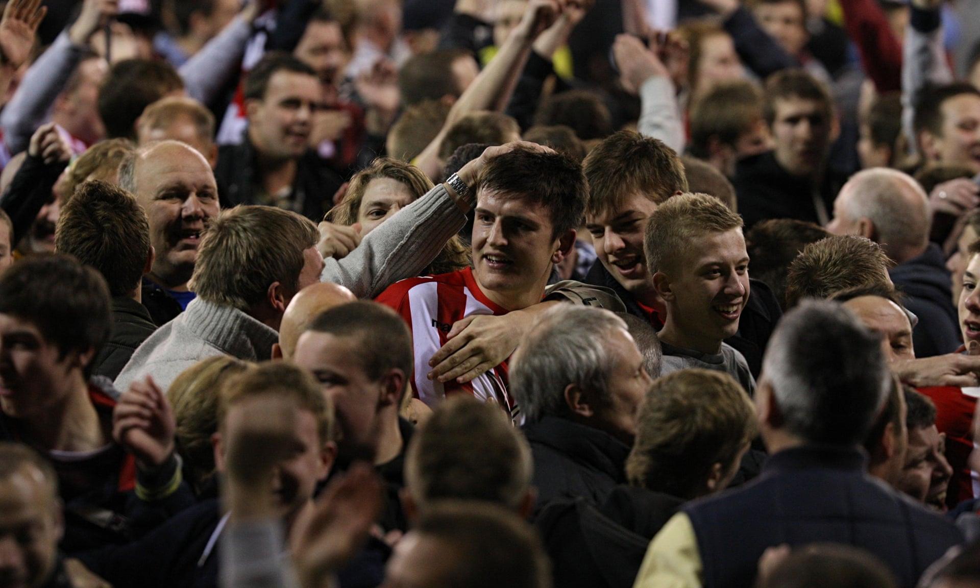 足球逐渐成 足球逐渐成